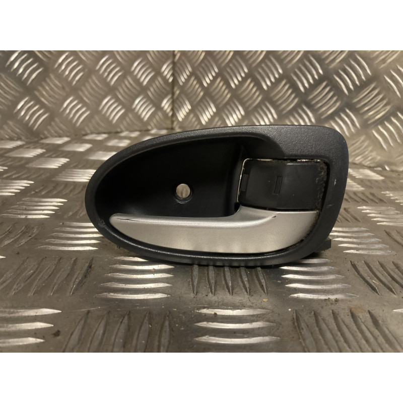 Poignee interieur avant droit TOYOTA YARIS 2 PHASE 1 d’occasion