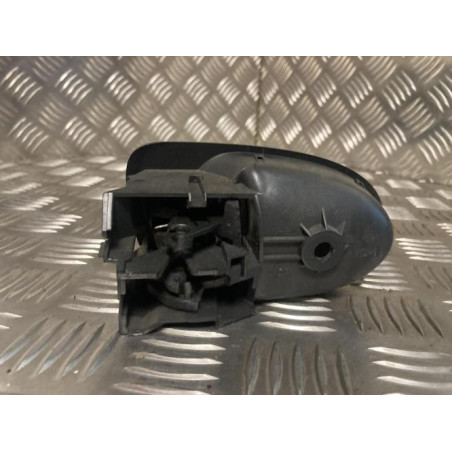 Poignee interieur avant droit TOYOTA YARIS 2 PHASE 1 d’occasion
