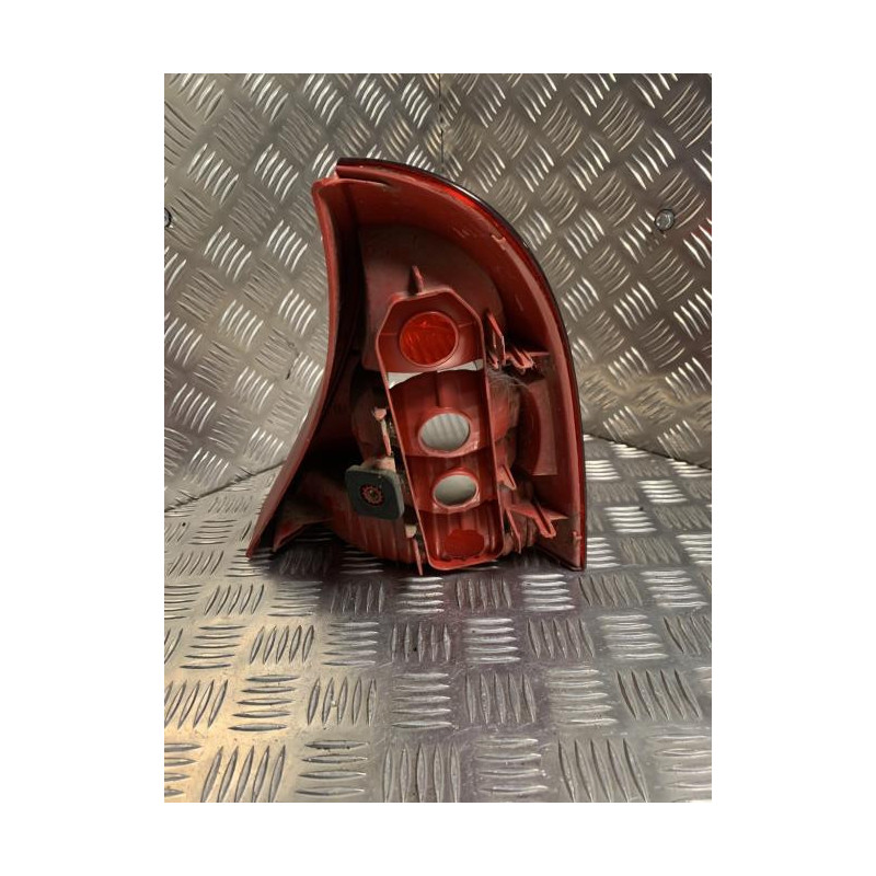 Feu arriere principal gauche (feux) RENAULT CLIO 2 PHASE 2 d’occasion