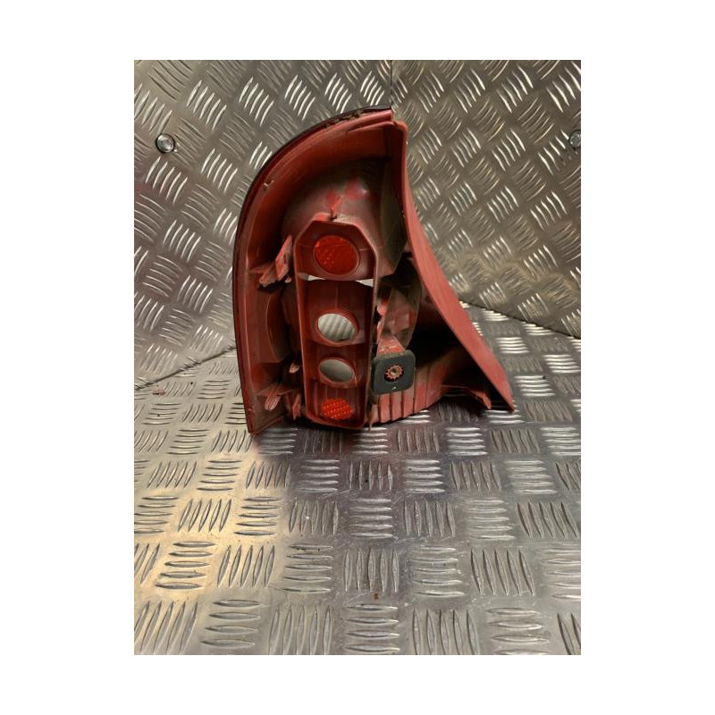 Feu arriere principal droit (feux) RENAULT CLIO 2 PHASE 2 d’occasion
