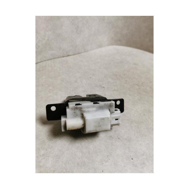 Serrure de hayon RENAULT CLIO 3 PHASE 1 d’occasion