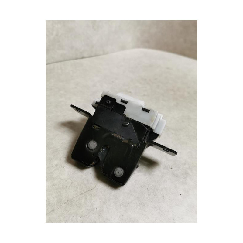 Serrure de hayon RENAULT CLIO 3 PHASE 1 d’occasion