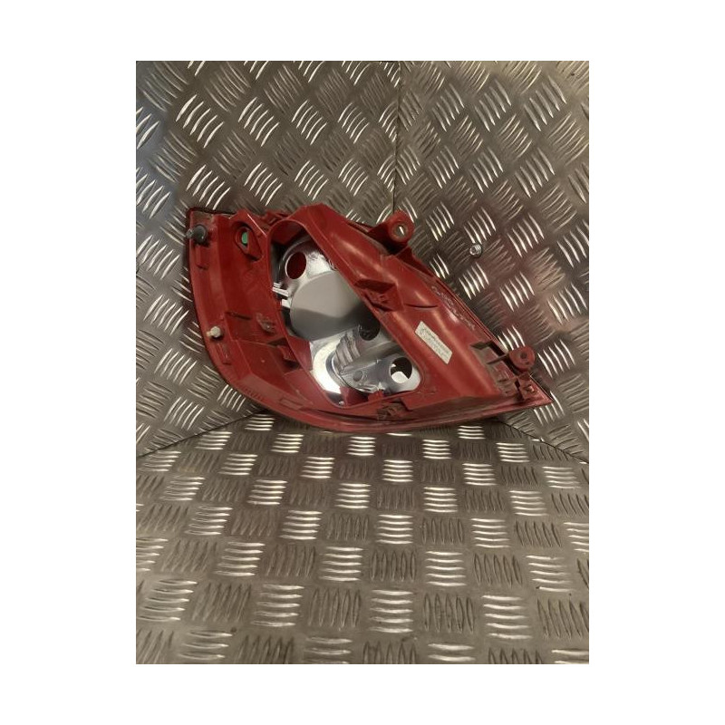 Feu arriere principal droit (feux) RENAULT CLIO 3 PHASE 2 d’occasion