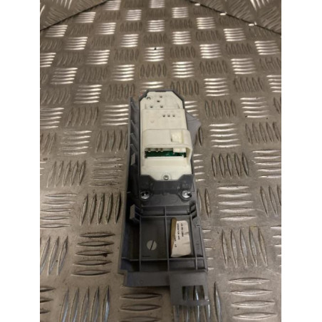 Interrupteur de leve vitre avant gauche TOYOTA YARIS 2 PHASE 1 d’occasion