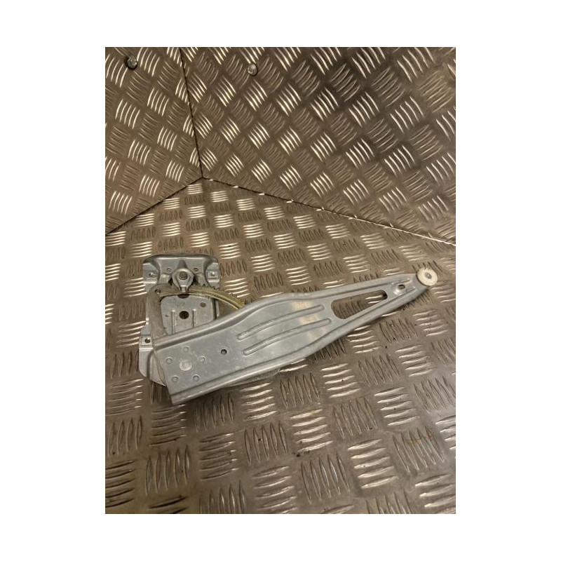 Leve vitre mecanique arriere droit TOYOTA YARIS 2 PHASE 1 d’occasion