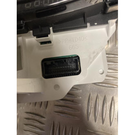 Compteur TOYOTA YARIS 2 PHASE 1 d’occasion