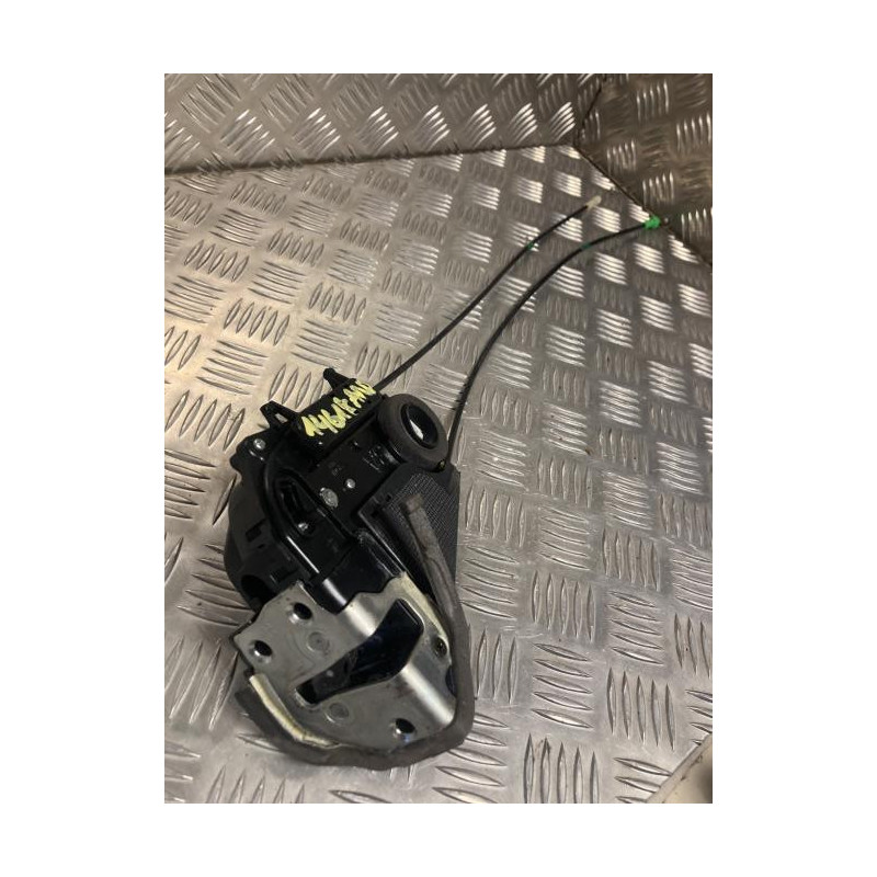 Serrure avant droit TOYOTA YARIS 2 PHASE 1 d’occasion