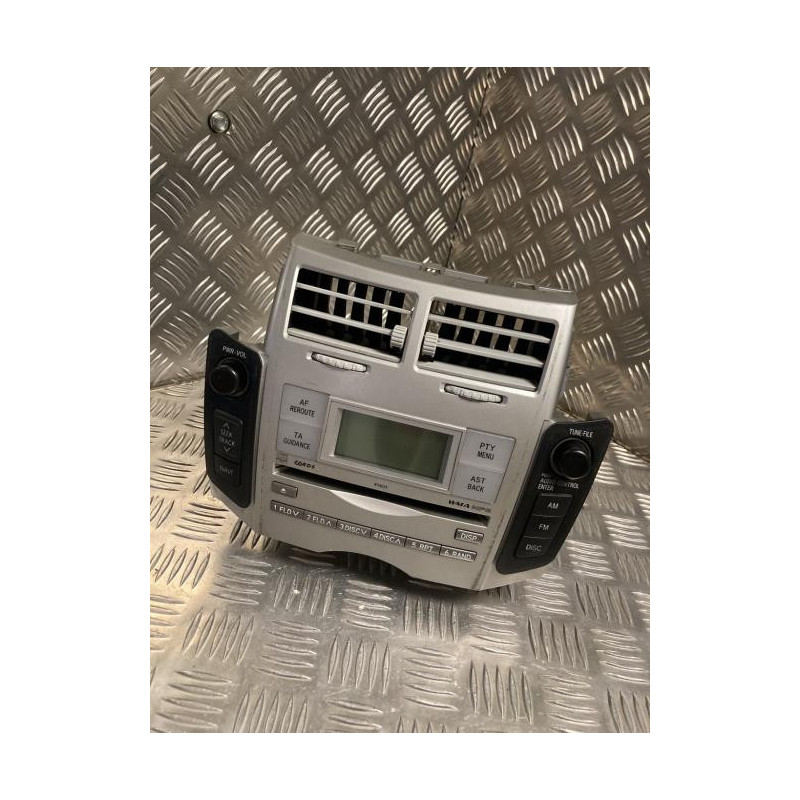 Autoradio d'origine TOYOTA YARIS 2 PHASE 2 d’occasion
