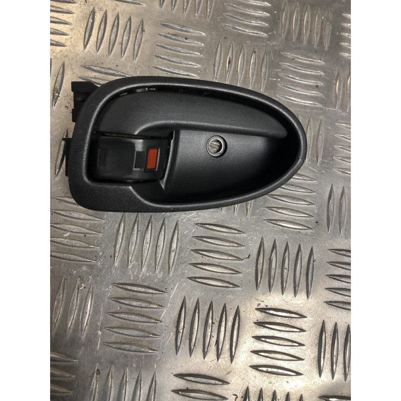 Poignee interieur arriere droit TOYOTA YARIS 2 PHASE 1 d’occasion