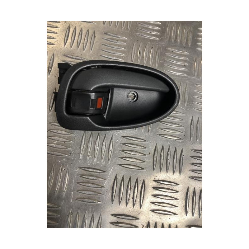 Poignee interieur arriere droit TOYOTA YARIS 2 PHASE 1 d’occasion