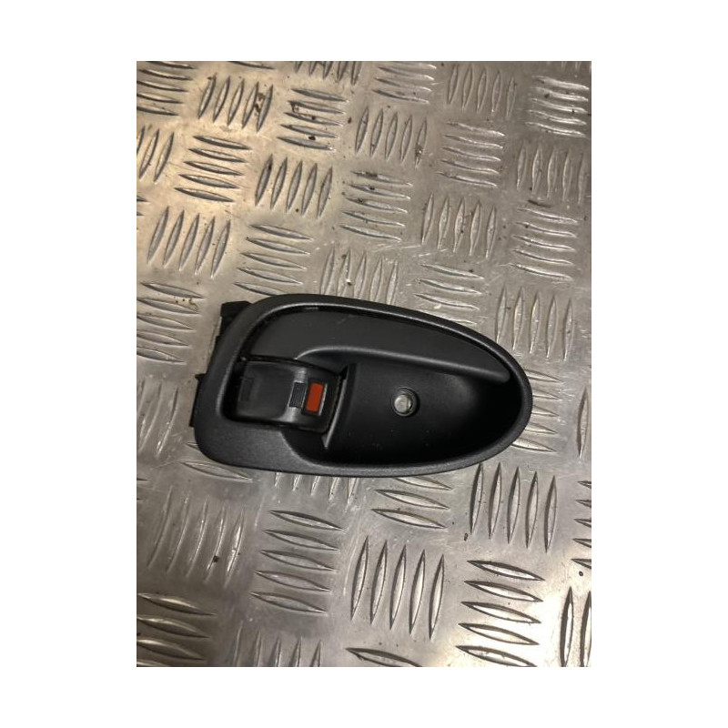 Poignee interieur avant droit TOYOTA YARIS 2 PHASE 1 d’occasion