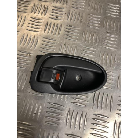 Poignee interieur avant droit TOYOTA YARIS 2 PHASE 1 d’occasion