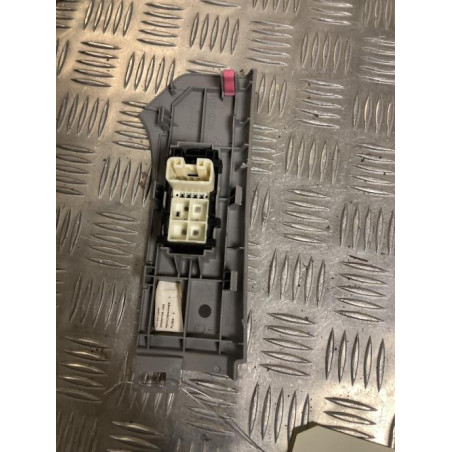 Interrupteur de leve vitre avant droit TOYOTA YARIS 2 PHASE 1 d’occasion