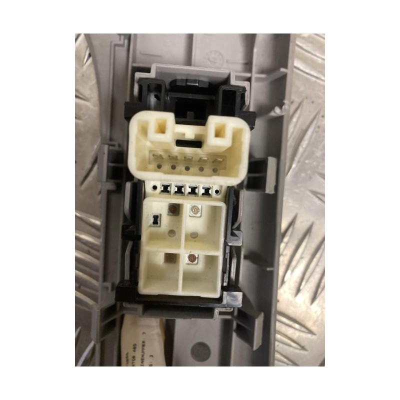 Interrupteur de leve vitre avant droit TOYOTA YARIS 2 PHASE 1 d’occasion