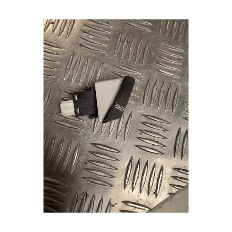 Bouton/Interrupteur TOYOTA YARIS 2 PHASE 1 d’occasion