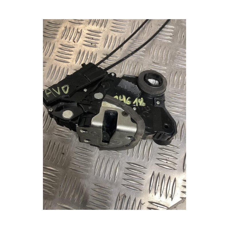 Serrure avant droit TOYOTA YARIS 2 PHASE 1 d’occasion