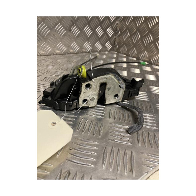 Serrure avant gauche TOYOTA YARIS 2 PHASE 1 d’occasion