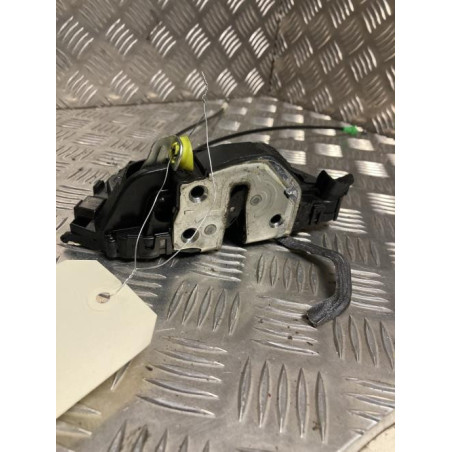 Serrure avant gauche TOYOTA YARIS 2 PHASE 1 d’occasion