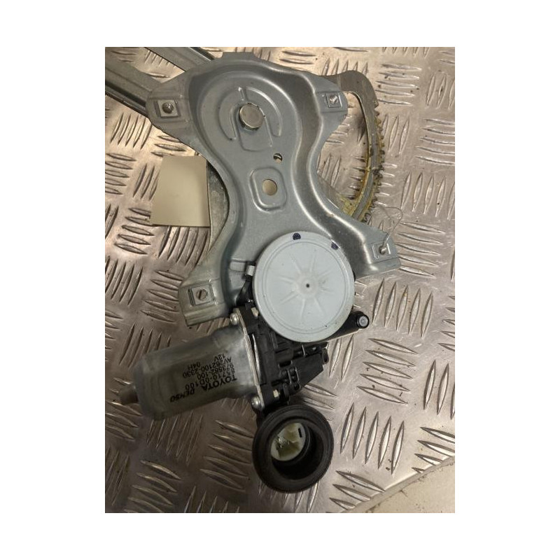Leve vitre electrique avant droit TOYOTA YARIS 2 PHASE 1 d’occasion