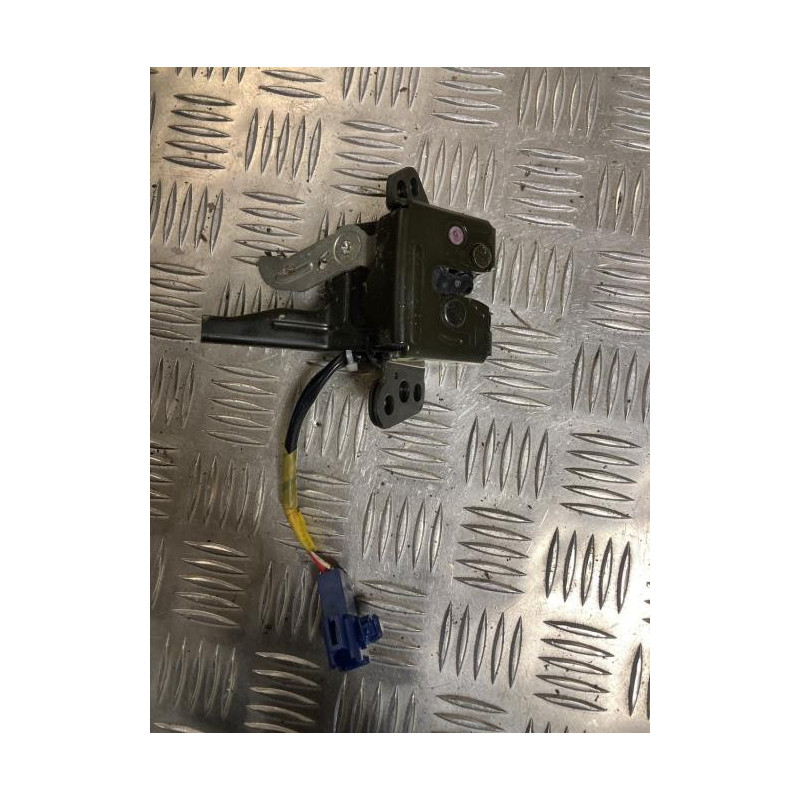 Serrure de coffre TOYOTA YARIS 2 PHASE 1 d’occasion