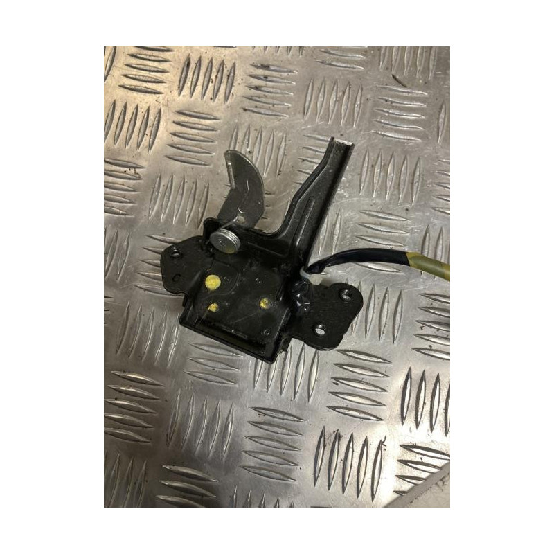 Serrure de coffre TOYOTA YARIS 2 PHASE 1 d’occasion