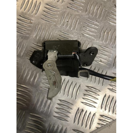 Serrure de coffre TOYOTA YARIS 2 PHASE 1 d’occasion