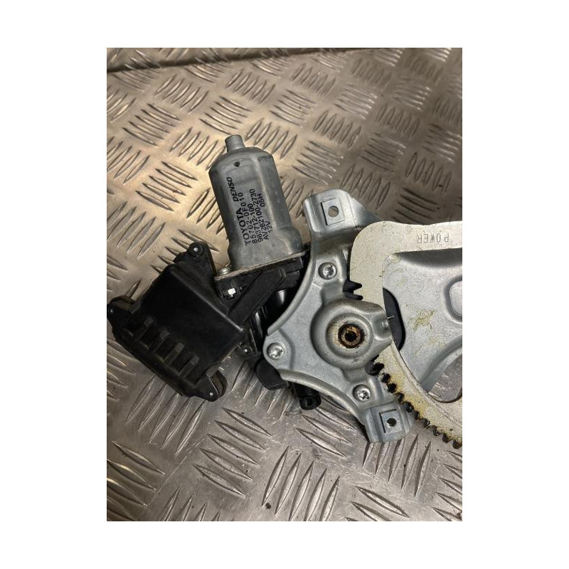 Leve vitre electrique avant gauche TOYOTA YARIS 2 PHASE 1 d’occasion
