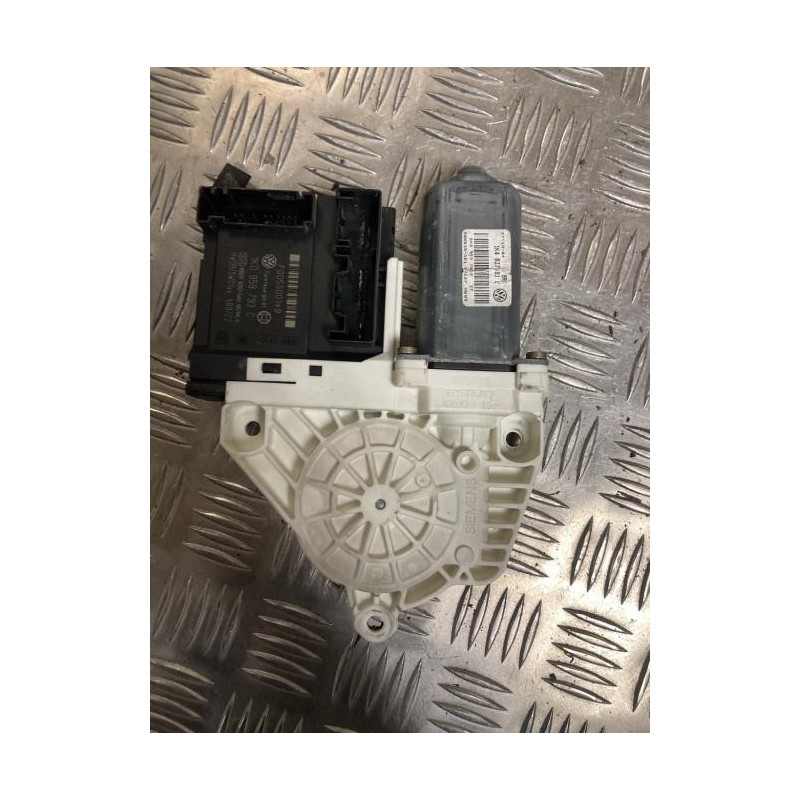 Moteur leve vitre avant gauche VOLKSWAGEN GOLF 5 d’occasion