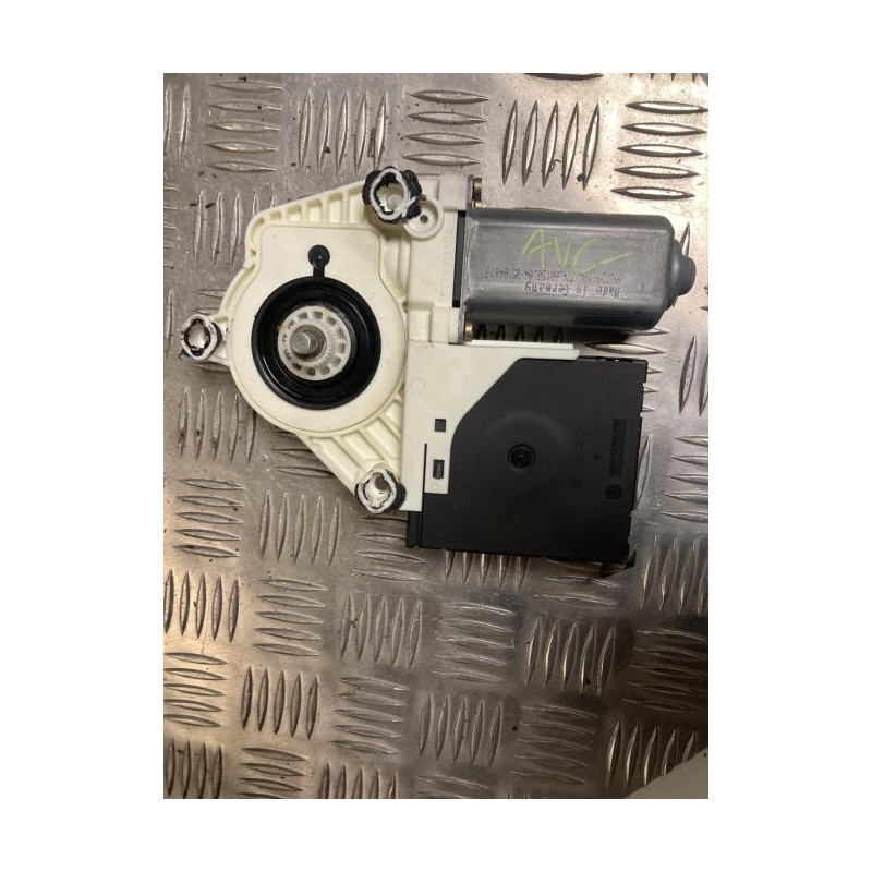 Moteur leve vitre avant gauche VOLKSWAGEN GOLF 5 d’occasion