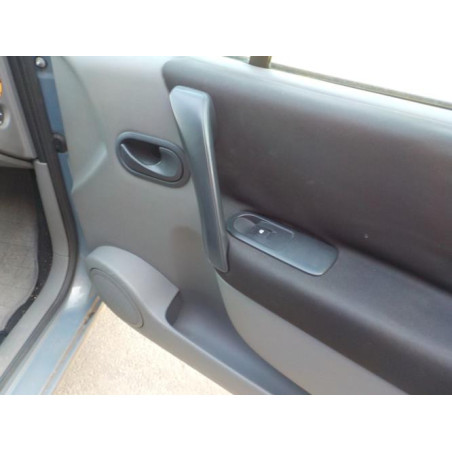Vitre avant gauche RENAULT SCENIC 2 PHASE 2 d’occasion