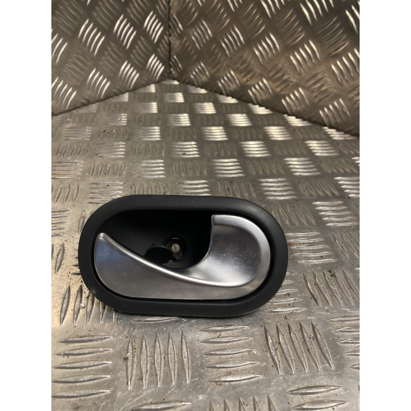 Poignee interieur avant droit RENAULT TWINGO 2 PHASE 1 d’occasion