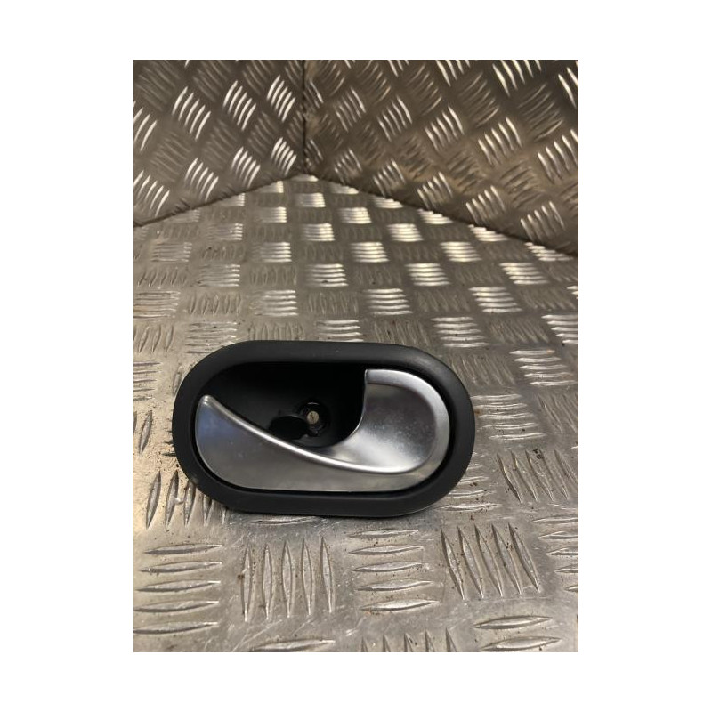 Poignee interieur avant droit RENAULT TWINGO 2 PHASE 1 d’occasion