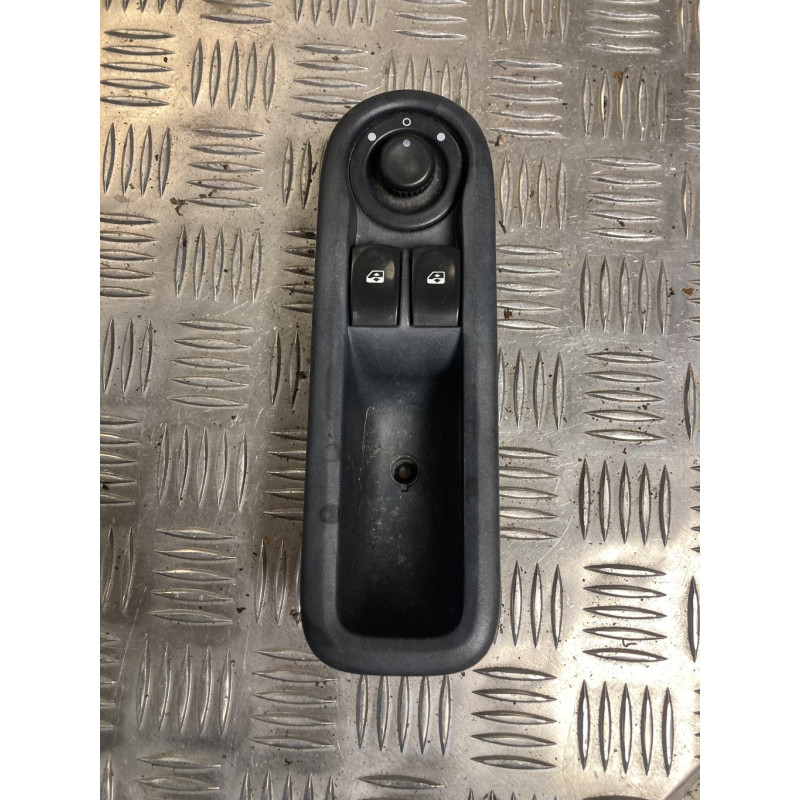 Interrupteur de leve vitre avant gauche RENAULT TWINGO 2 PHASE 1 d’occasion