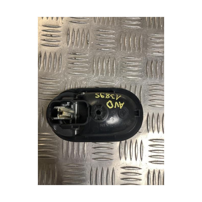Poignee interieur avant droit RENAULT CLIO 3 PHASE 1 BREAK d’occasion