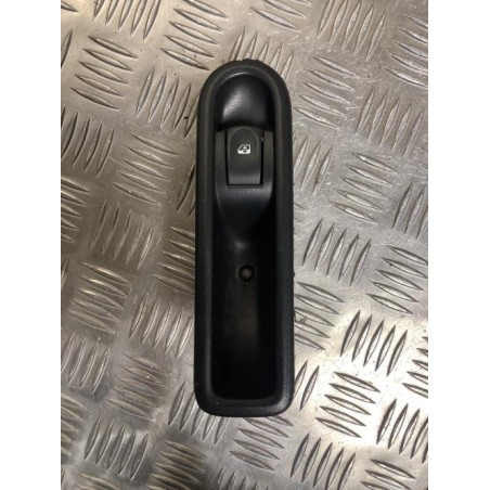 Interrupteur de leve vitre arriere gauche RENAULT CLIO 3 PHASE 1 BREAK d’occasion