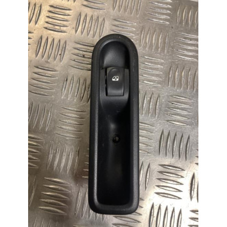 Interrupteur de leve vitre arriere droit RENAULT CLIO 3 PHASE 1 BREAK d’occasion