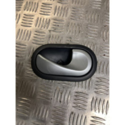 Poignee interieur arriere droit RENAULT CLIO 3 PHASE 1 BREAK d’occasion