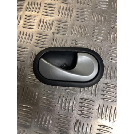 Poignee interieur arriere droit RENAULT CLIO 3 PHASE 1 BREAK d’occasion