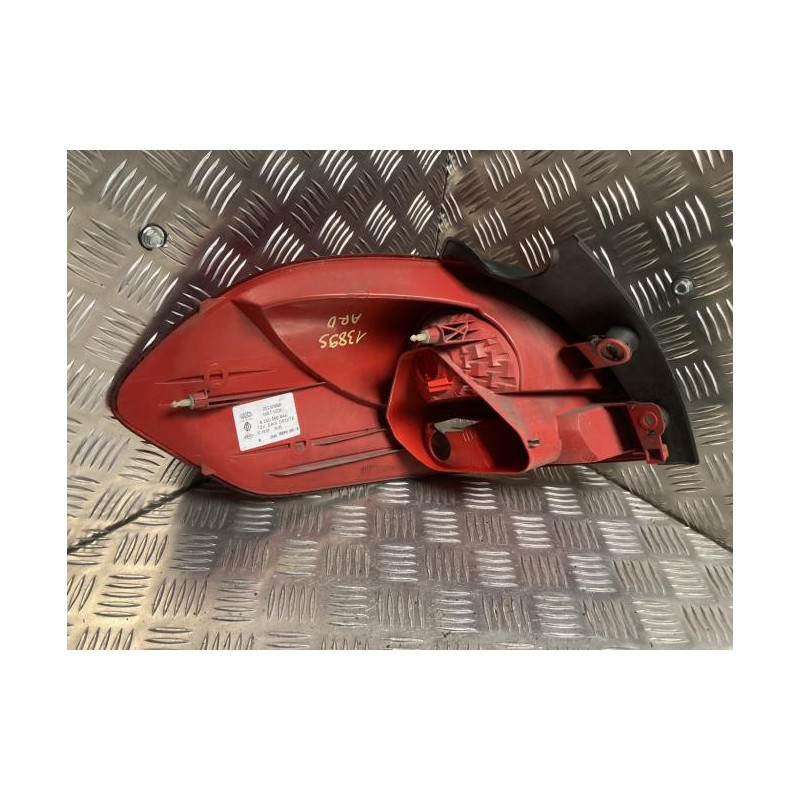 Feu arriere principal droit (feux) RENAULT CLIO 3 PHASE 1 BREAK d’occasion