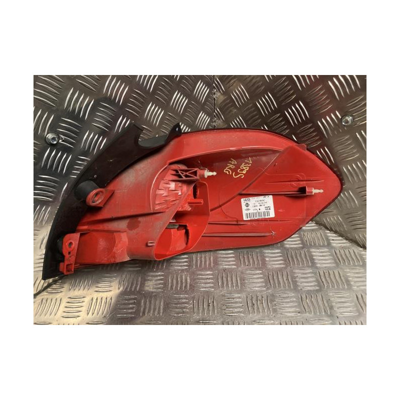Feu arriere principal gauche (feux) RENAULT CLIO 3 PHASE 1 BREAK d’occasion