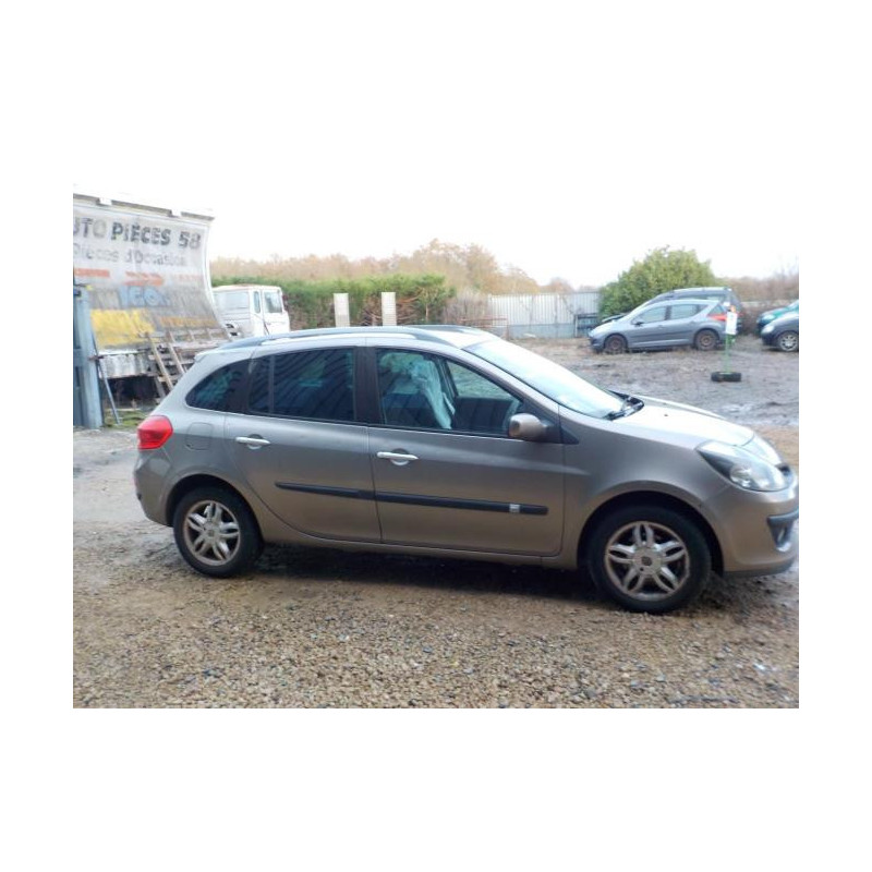 Feu arriere principal gauche (feux) RENAULT CLIO 3 PHASE 1 BREAK d’occasion