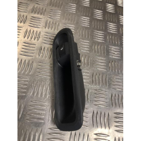 Interrupteur de leve vitre avant droit RENAULT TWINGO 2 PHASE 1 d’occasion