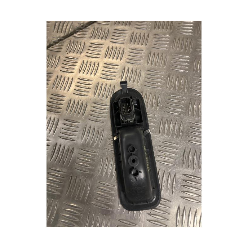 Interrupteur de leve vitre avant droit RENAULT TWINGO 2 PHASE 1 d’occasion