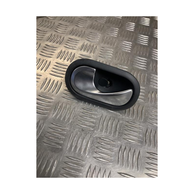 Poignee interieur avant gauche RENAULT TWINGO 2 PHASE 1 d’occasion