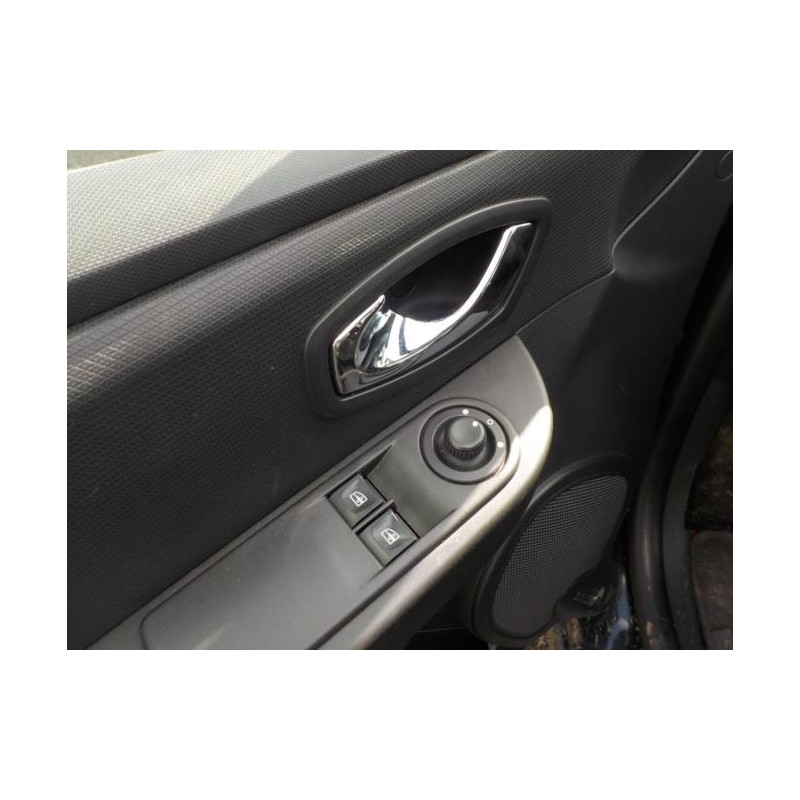Feu arriere secondaire droit (feux) RENAULT CLIO 4 PHASE 1 d’occasion