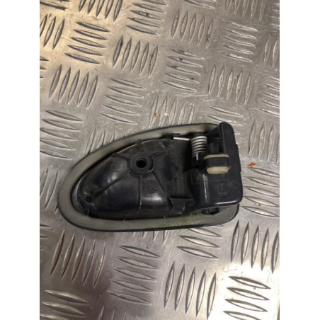 Poignee interieur avant gauche RENAULT CLIO 2 PHASE 1 d’occasion