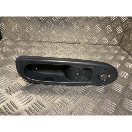 Interrupteur de leve vitre avant droit RENAULT CLIO 2 PHASE 1 d’occasion
