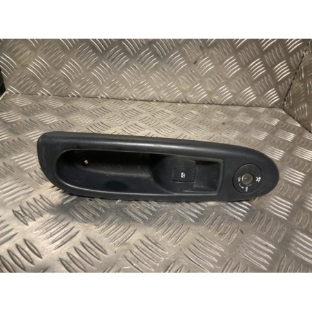 Interrupteur de leve vitre avant droit RENAULT CLIO 2 PHASE 1 d’occasion