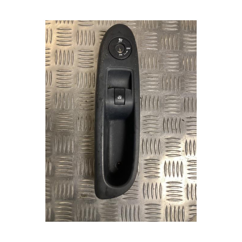 Interrupteur de leve vitre avant droit RENAULT CLIO 2 PHASE 1 d’occasion