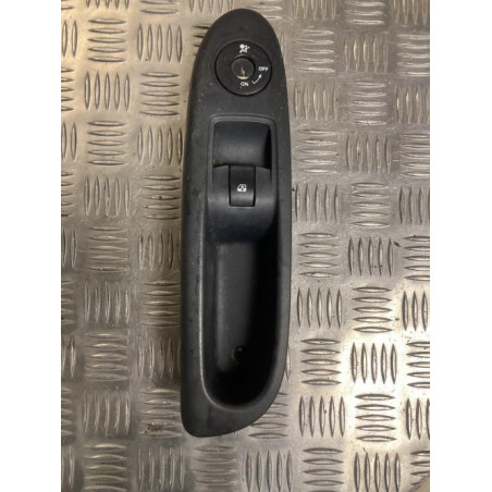 Interrupteur de leve vitre avant droit RENAULT CLIO 2 PHASE 1 d’occasion